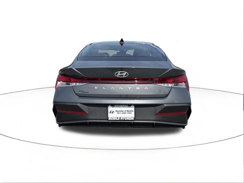 New 2026 Hyundai Elantra SE FWD image 4