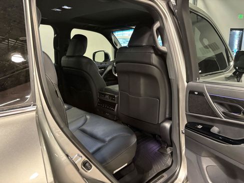 Used 2024 Lexus LX 600 4WD w/ Luxury Package image 37