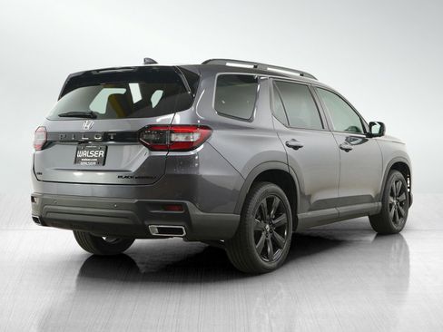 Used 2025 Honda Pilot Black Edition image 5