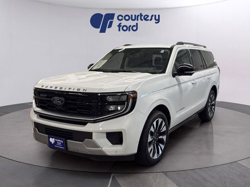 Certified 2025 Ford Expedition Platinum w/ Driver's Package AWD/4WD image 3