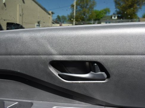 Used 2025 Nissan Pathfinder SV FWD image 27