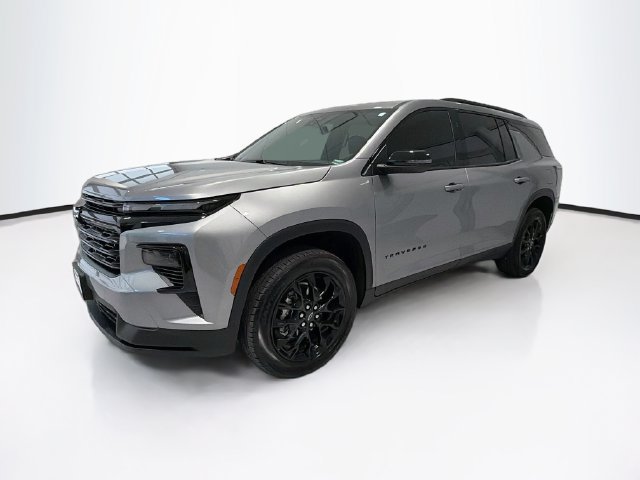 Certified 2026 Chevrolet Traverse LT w/ Midnight/Sport Edition FWD image 3