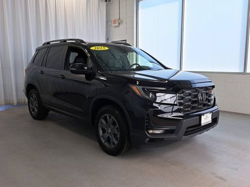 Used 2025 Honda Passport TrailSport image 5
