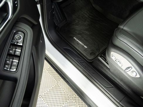 New 2026 Porsche Macan AWD/4WD image 8