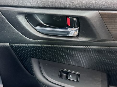 Used 2016 Subaru Legacy 2.5i Limited image 29