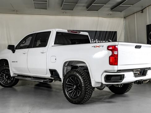 Used 2022 Chevrolet Silverado 2500 LT AWD/4WD image 11