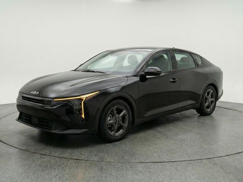 Used 2025 Kia K4 LXS image 3