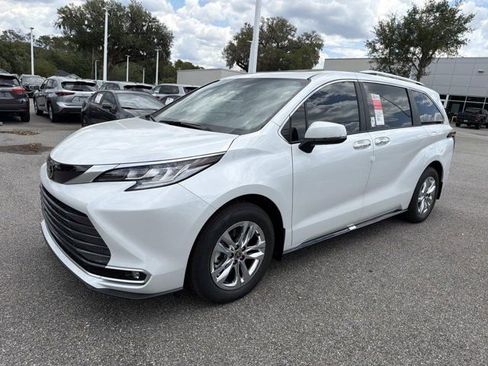 New 2026 Toyota Sienna Limited FWD image 5
