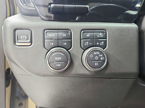 Used 2023 Chevrolet Silverado 1500 ZR2 w/ Technology Package AWD/4WD image 29