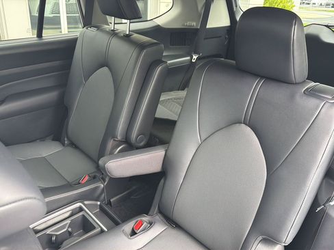 Used 2025 Toyota Grand Highlander FWD image 31