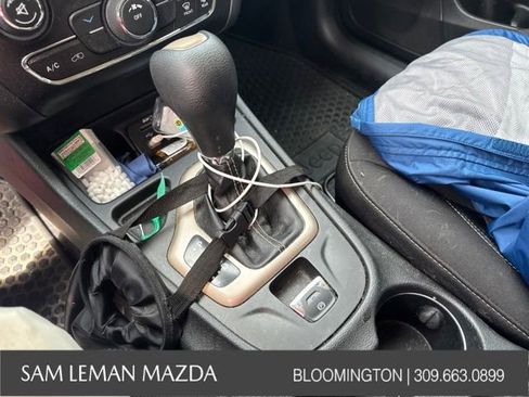 Used 2015 Jeep Cherokee Sport w/ Cold Weather Group FWD image 4