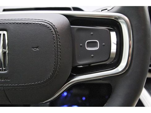 Used 2026 Lincoln Nautilus Premier AWD/4WD image 22
