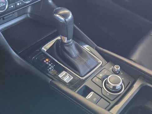 Used 2017 MAZDA MAZDA3 Touring image 19