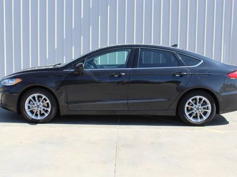 Used 2020 Ford Fusion SE image 2