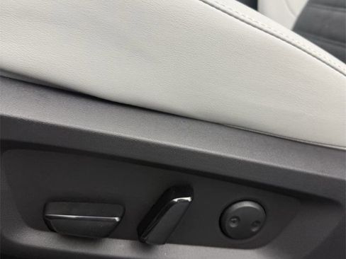 New 2025 Mitsubishi Outlander SE image 16