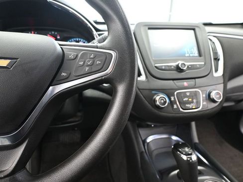 Used 2017 Chevrolet Malibu LT FWD image 28