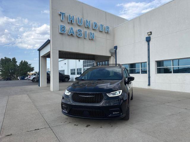 Used 2026 Chrysler Pacifica Limited w/ S Appearance Package FWD image 1