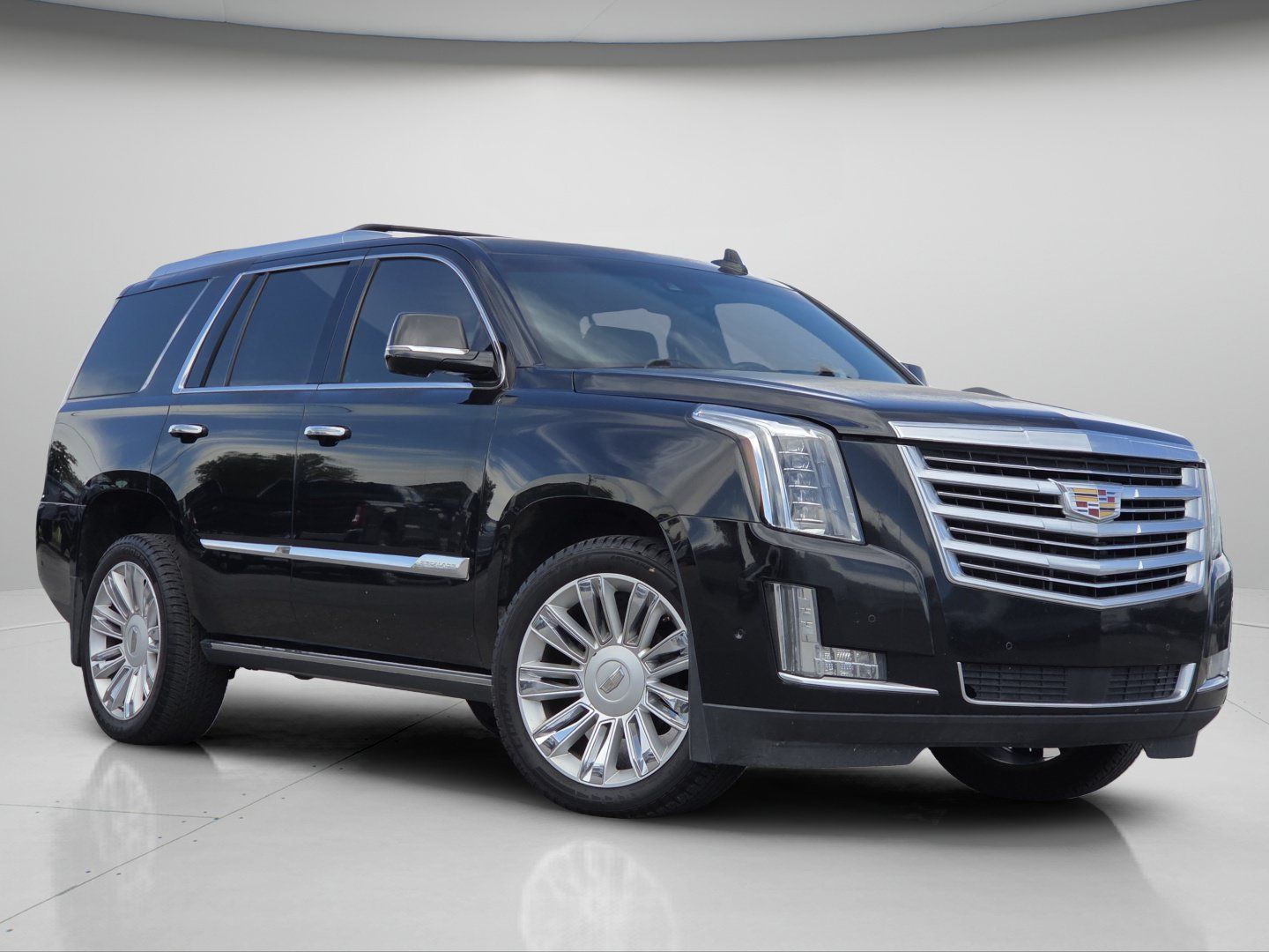 Used 2017 Cadillac Escalade Platinum AWD/4WD image 2