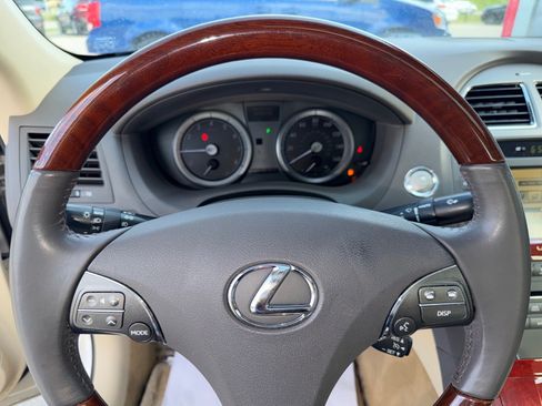 Used 2011 Lexus ES 350 w/ Preferred Accessory Package FWD image 16