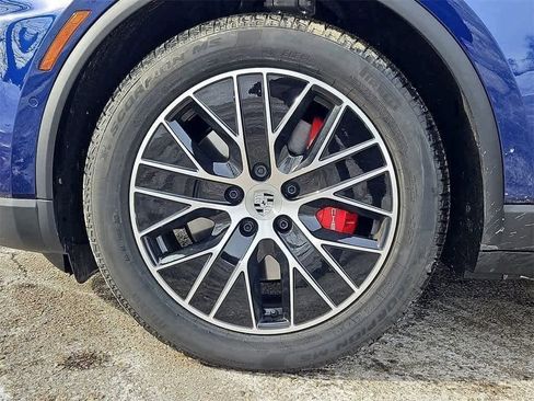 Used 2025 Porsche Macan 4S Electric image 11