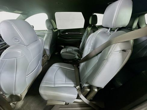 Used 2023 Buick Enclave Essence image 15