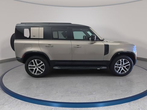 Used 2023 Land Rover Defender 110 X-Dynamic SE image 4