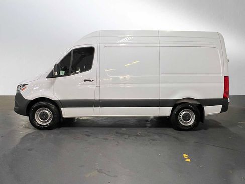 Used 2025 Mercedes-Benz Sprinter 2500 image 6
