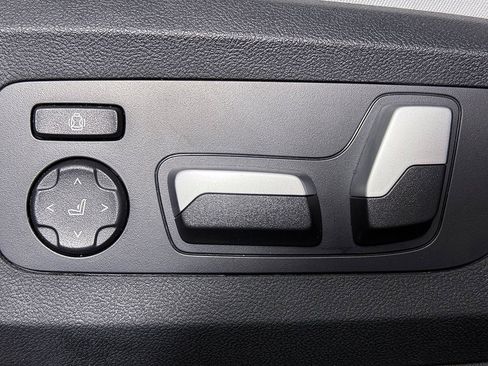 Used 2024 BMW X5 xDrive40i w/ M Sport Package image 32