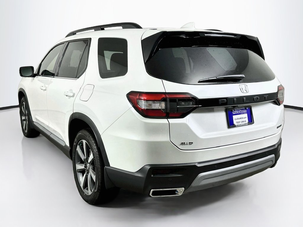 Used 2025 Honda Pilot Touring image 6
