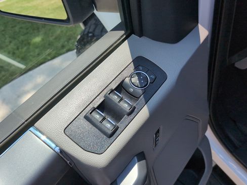 Used 2020 Ford F150 XLT w/ Equipment Group 302A Luxury AWD/4WD image 15