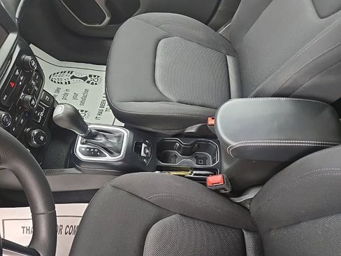 Used 2023 Jeep Renegade Latitude image 20