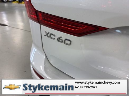 Used 2018 Volvo XC60 T6 Momentum w/ Convenience Package image 14
