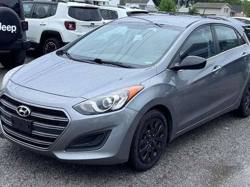 Used 2017 Hyundai Elantra GT FWD image 2