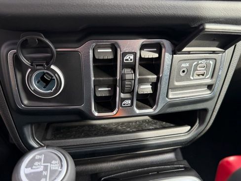 Used 2024 Jeep Wrangler Unlimited Sahara w/ Technology Group image 25