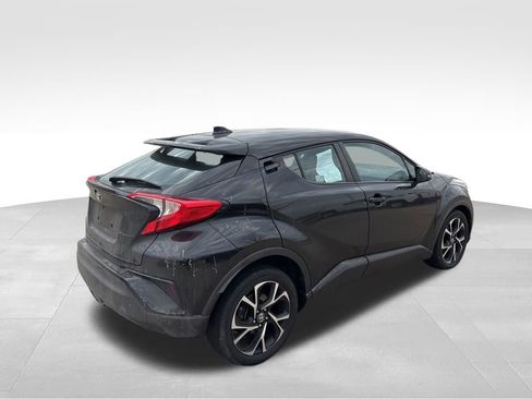 Used 2020 Toyota C-HR XLE image 4