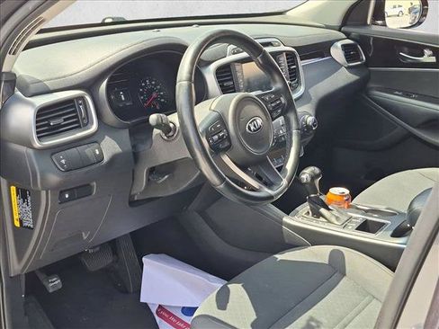 Used 2017 Kia Sorento FWD w/ LX Convenience Package image 9