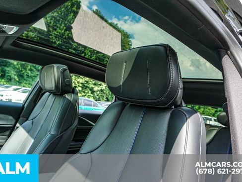 Used 2024 Cadillac Lyriq Luxury AWD/4WD image 18