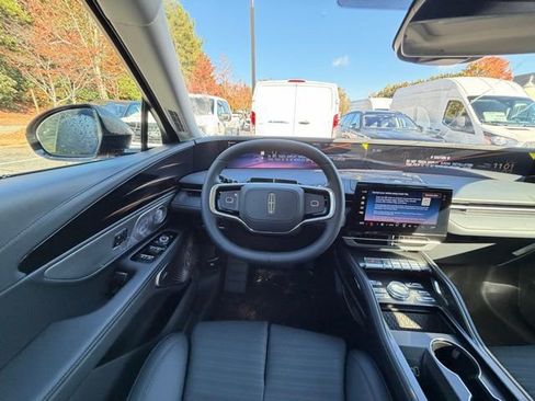 New 2026 Lincoln Nautilus Reserve image 9