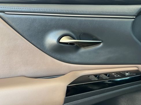 Certified 2025 Lexus ES 350 w/ Accessory Package (Z2) FWD image 12