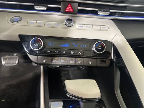 Used 2023 Hyundai Elantra Limited image 24