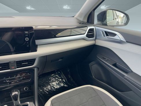 New 2026 Volkswagen Taos SE image 29