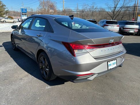 Used 2023 Hyundai Elantra SEL w/ Cargo Package image 5