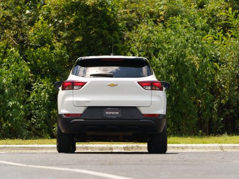 Used 2023 Chevrolet TrailBlazer LS FWD image 39