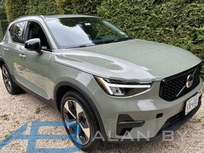 Used 2024 Volvo XC40 B5 Core