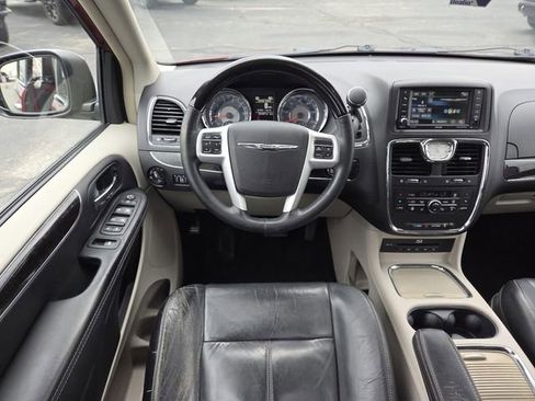 Used 2014 Chrysler Town & Country Limited w/ Luxury Group FWD image 30
