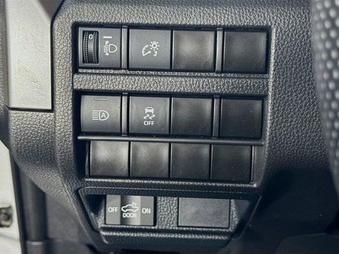 Certified 2024 Toyota Tacoma SR5 AWD/4WD image 10