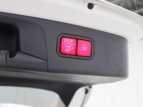 Used 2019 Mercedes-Benz GLC 300 4MATIC image 40