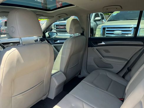 Used 2018 Volkswagen Golf SE FWD image 11