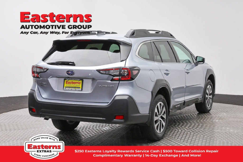 Used 2025 Subaru Outback Limited AWD/4WD image 6