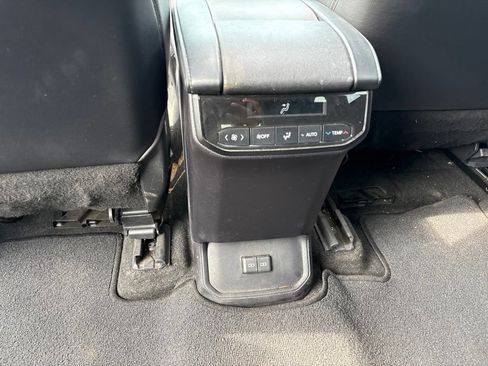 Used 2023 Toyota Highlander XLE FWD image 20